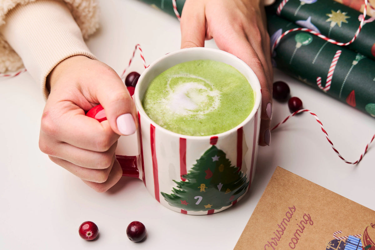 matcha latte z żurawiną