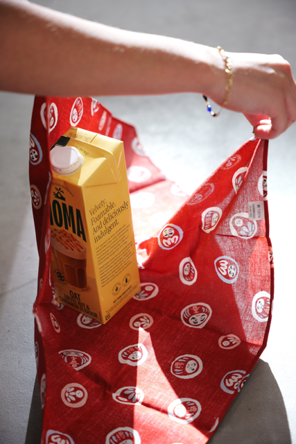 Furoshiki Daruma - japońska chusta do pakowania prezentów