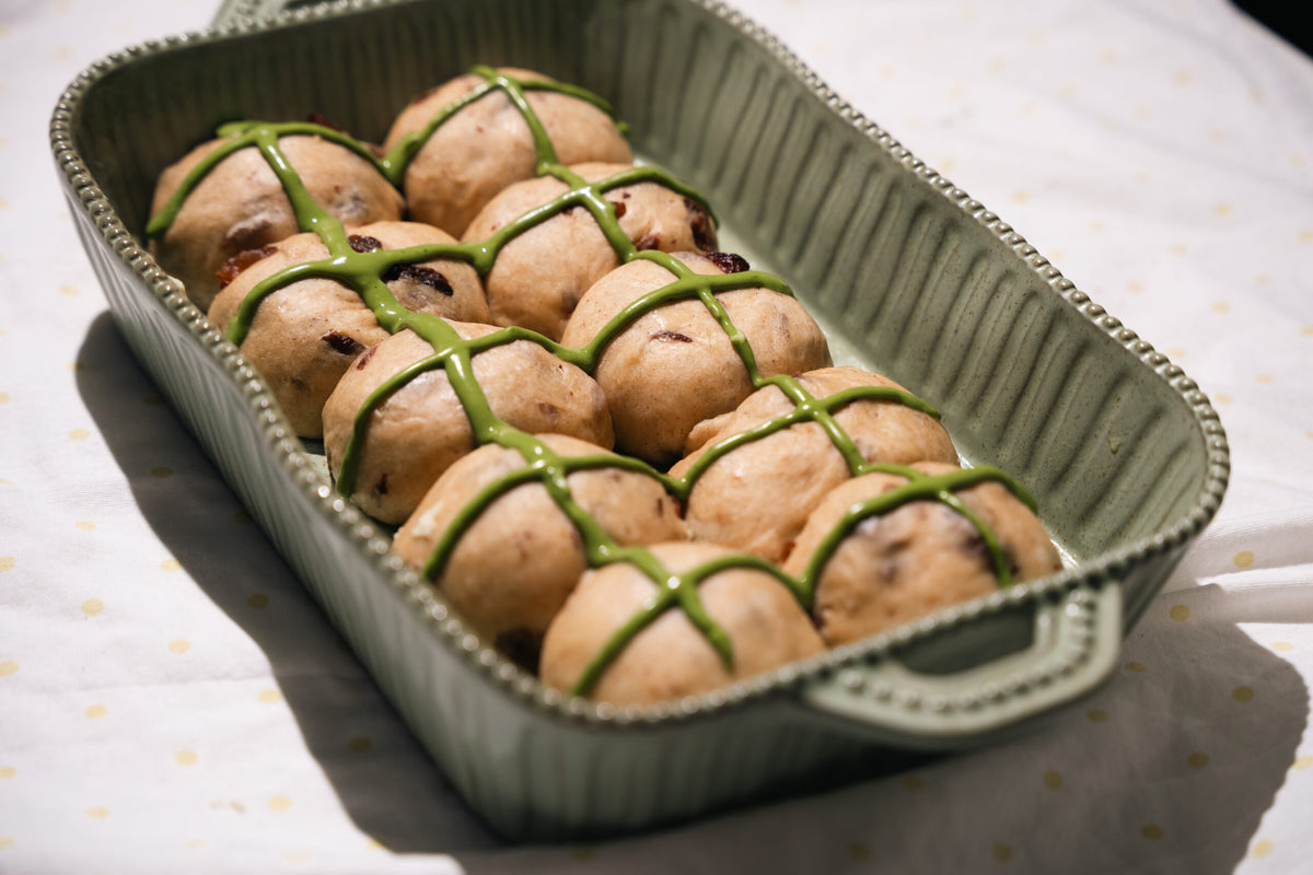 Hot Cross Buns z matchą 